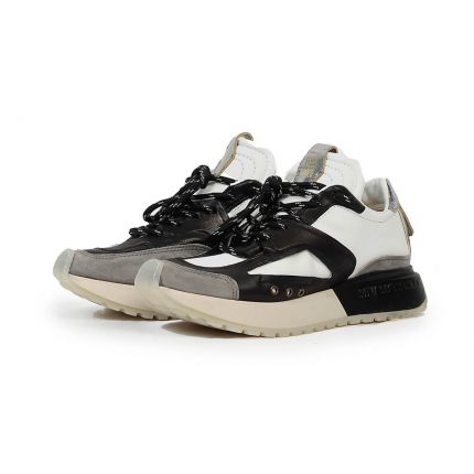 SNEAKERS FAIRFAX